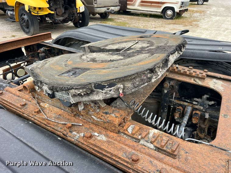 image for item DP2058 2003 Mack CH613  semi truck