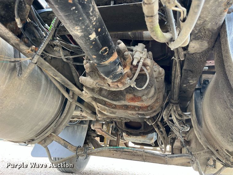 image for item DP2058 2003 Mack CH613  semi truck