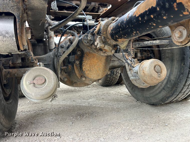 image for item DP2058 2003 Mack CH613  semi truck