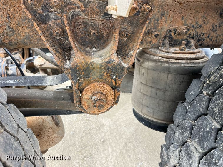 image for item DP2058 2003 Mack CH613  semi truck