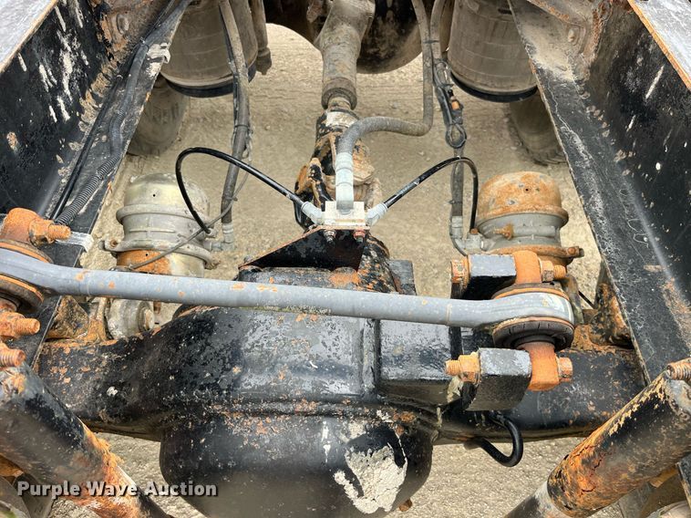 image for item DP2058 2003 Mack CH613  semi truck