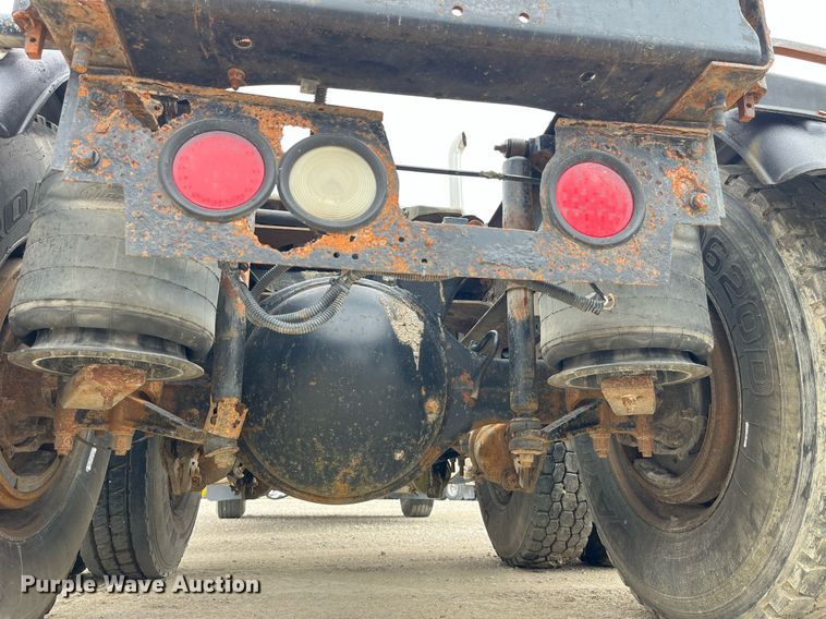 image for item DP2058 2003 Mack CH613  semi truck