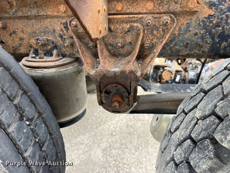 image for item DP2058 2003 Mack CH613  semi truck