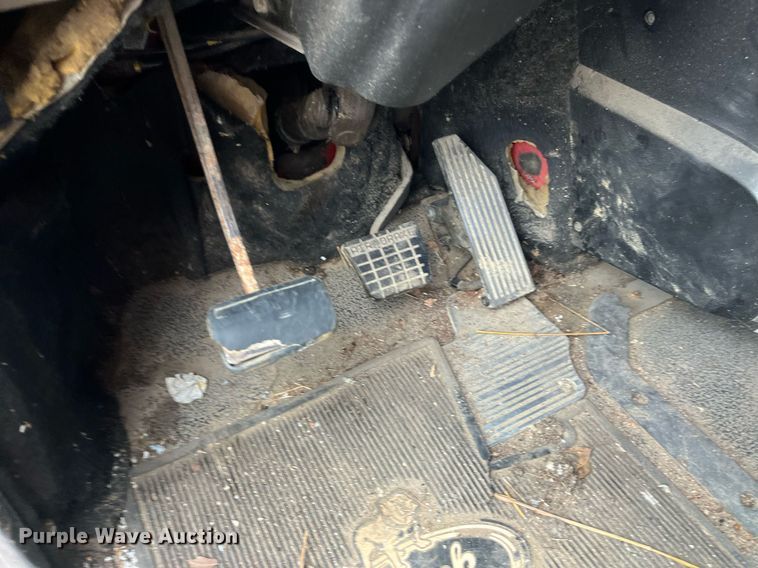 image for item DP2058 2003 Mack CH613  semi truck