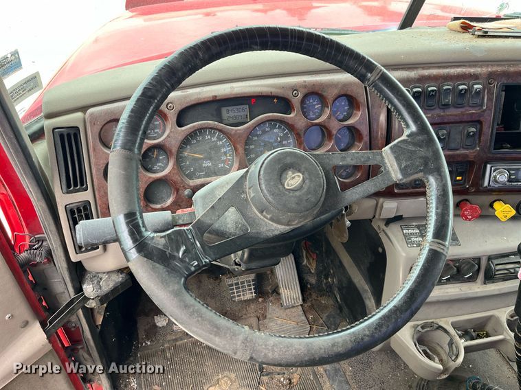 image for item DP2058 2003 Mack CH613  semi truck