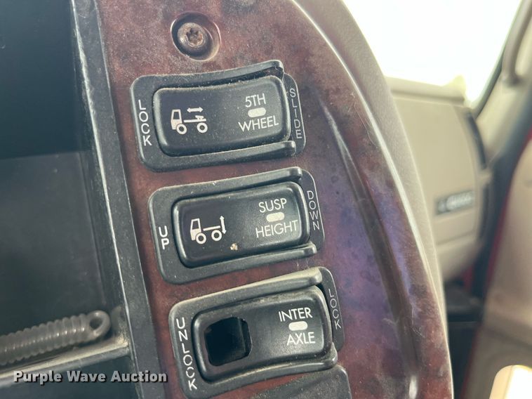 image for item DP2058 2003 Mack CH613  semi truck