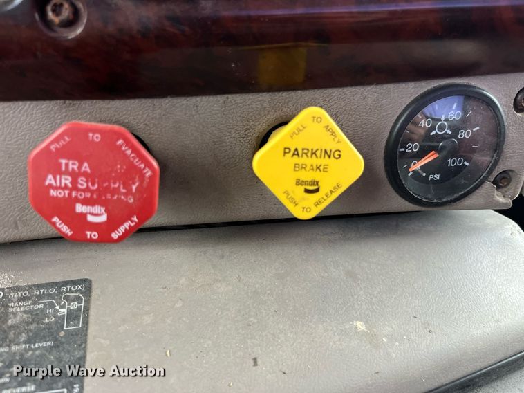 image for item DP2058 2003 Mack CH613  semi truck