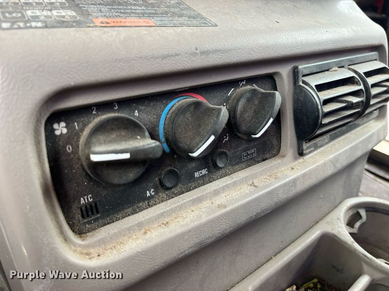 image for item DP2058 2003 Mack CH613  semi truck