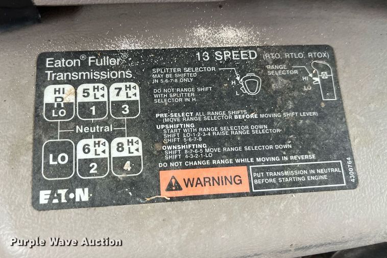 image for item DP2058 2003 Mack CH613  semi truck