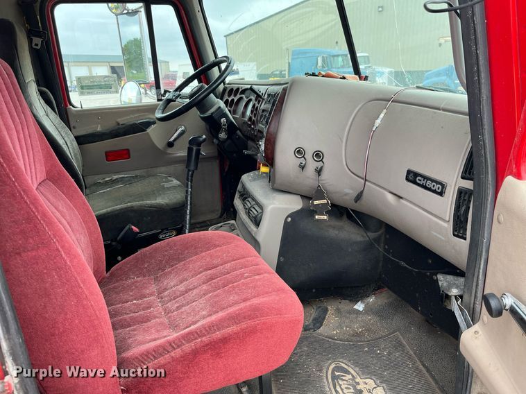 image for item DP2058 2003 Mack CH613  semi truck