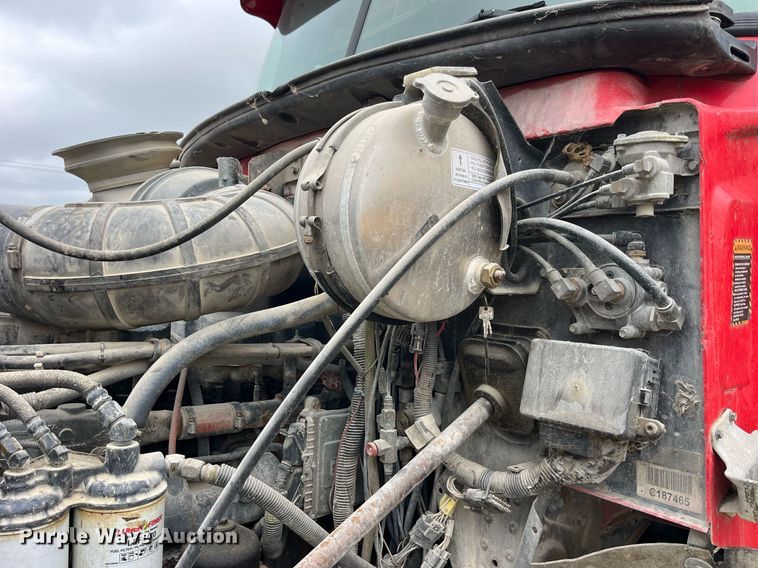 image for item DP2058 2003 Mack CH613  semi truck