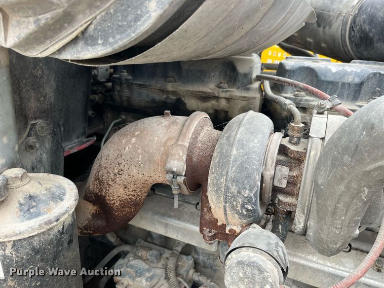 image for item DP2058 2003 Mack CH613  semi truck