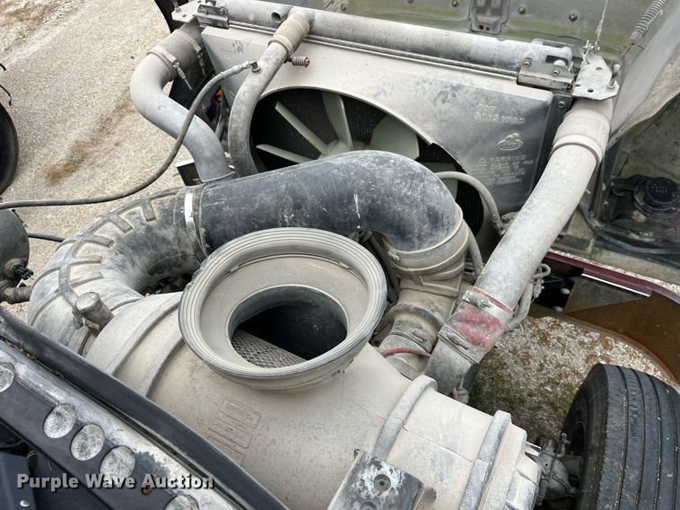 image for item DP2058 2003 Mack CH613  semi truck