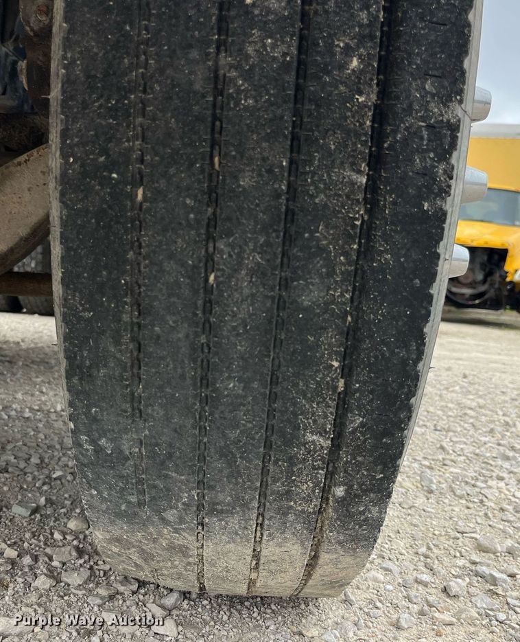 image for item DP2058 2003 Mack CH613  semi truck