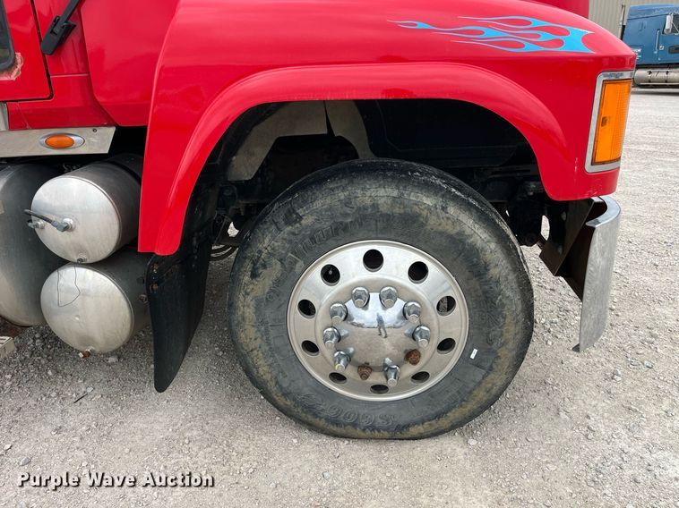 image for item DP2058 2003 Mack CH613  semi truck