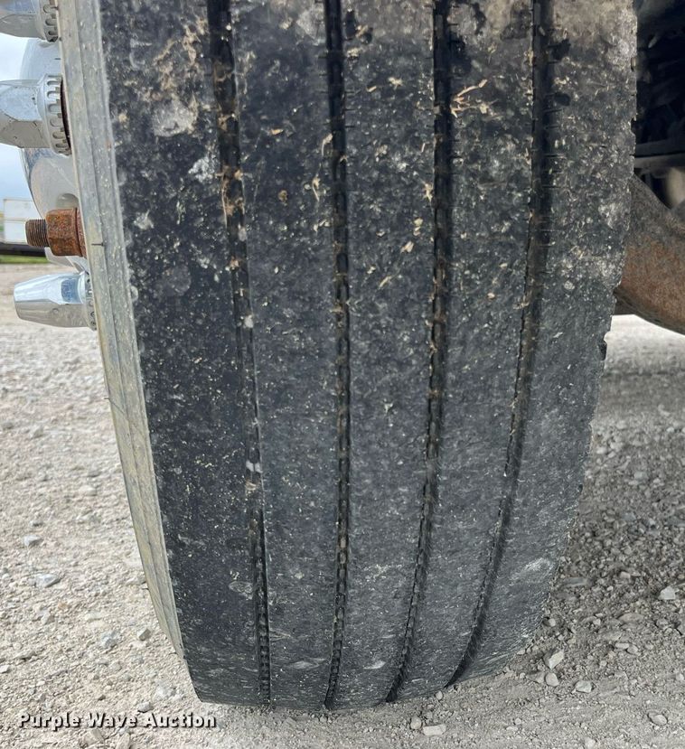 image for item DP2058 2003 Mack CH613  semi truck