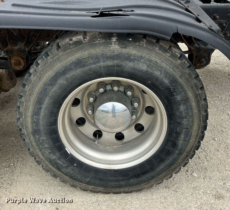 image for item DP2058 2003 Mack CH613  semi truck