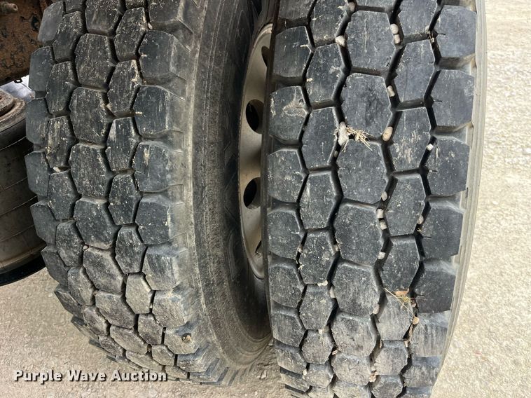 image for item DP2058 2003 Mack CH613  semi truck