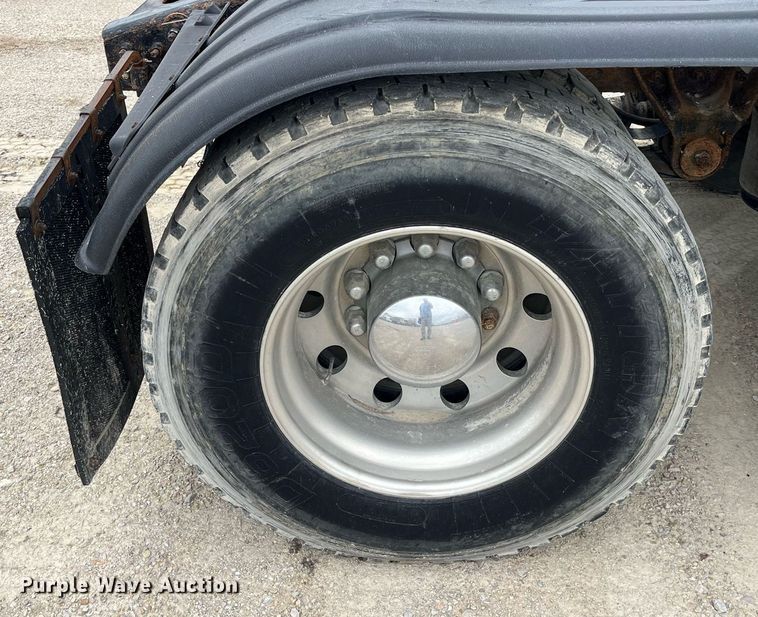 image for item DP2058 2003 Mack CH613  semi truck