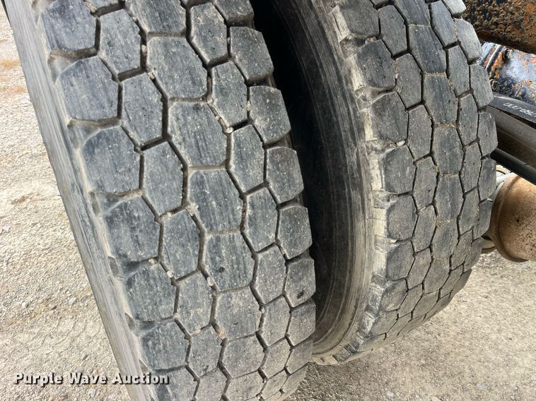 image for item DP2058 2003 Mack CH613  semi truck