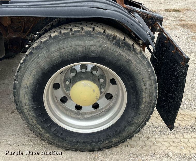 image for item DP2058 2003 Mack CH613  semi truck