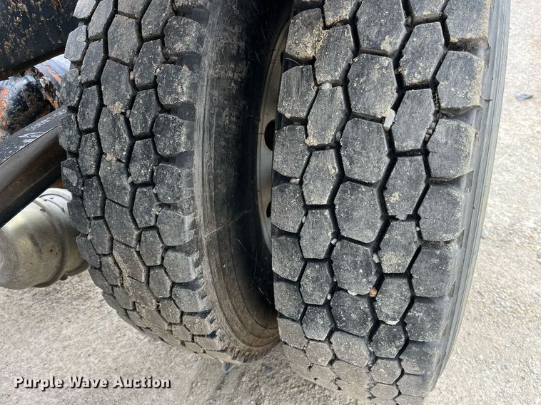 image for item DP2058 2003 Mack CH613  semi truck