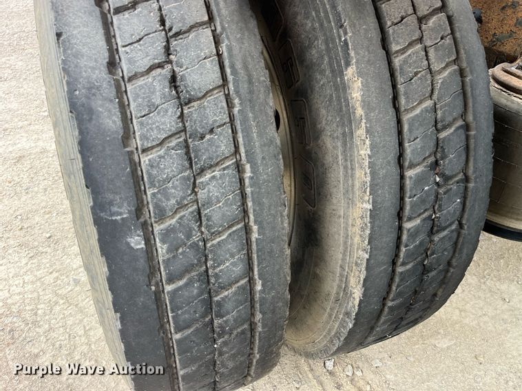 image for item DP2058 2003 Mack CH613  semi truck