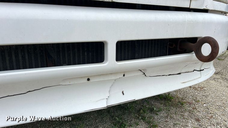 image for item DP2059 2000 Volvo VNL  semi truck