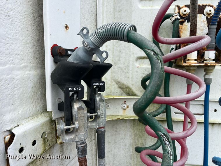 image for item DP2059 2000 Volvo VNL  semi truck