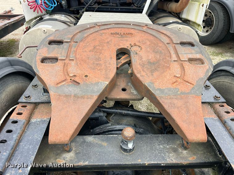 image for item DP2059 2000 Volvo VNL  semi truck