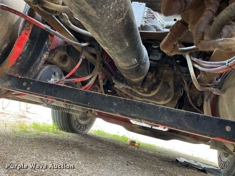 image for item DP2059 2000 Volvo VNL  semi truck