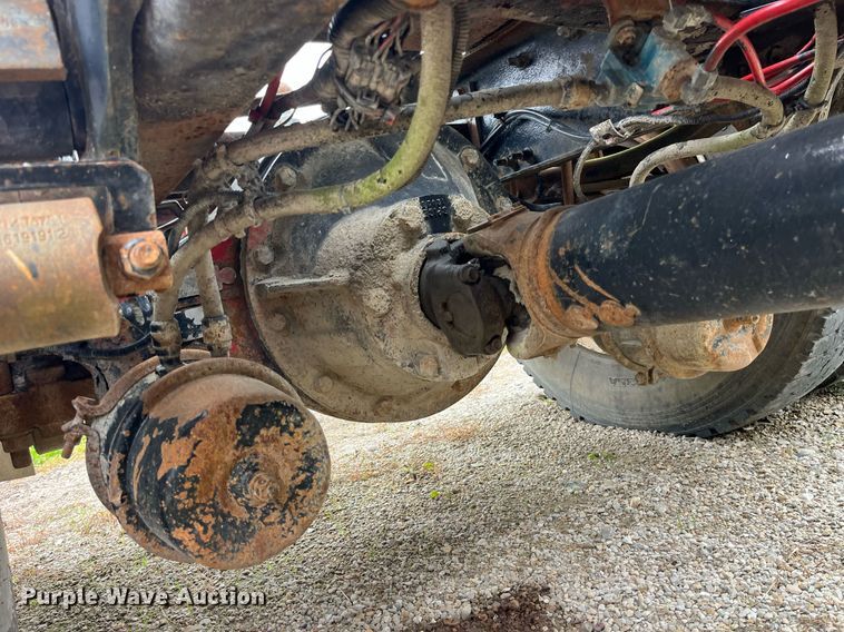 image for item DP2059 2000 Volvo VNL  semi truck