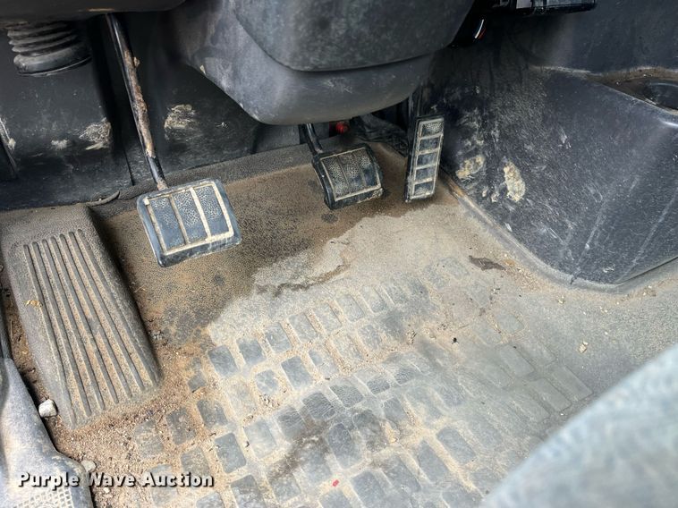 image for item DP2059 2000 Volvo VNL  semi truck