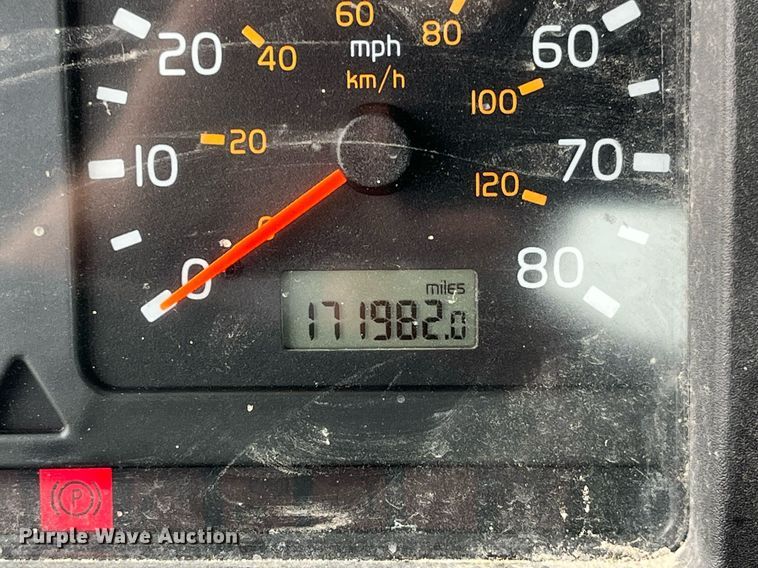 image for item DP2059 2000 Volvo VNL  semi truck