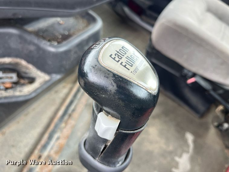 image for item DP2059 2000 Volvo VNL  semi truck