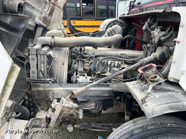 image for item DP2059 2000 Volvo VNL  semi truck