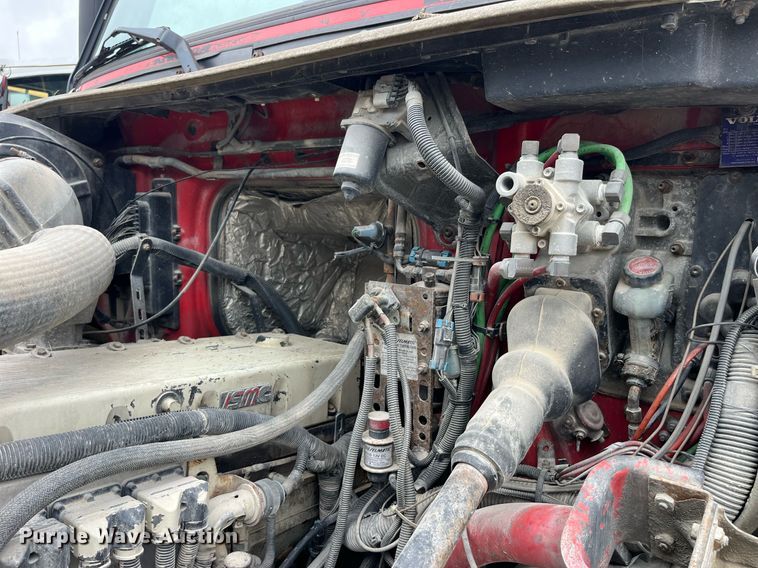 image for item DP2059 2000 Volvo VNL  semi truck