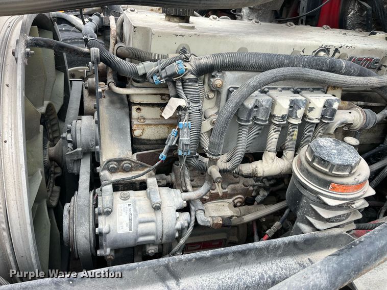 image for item DP2059 2000 Volvo VNL  semi truck