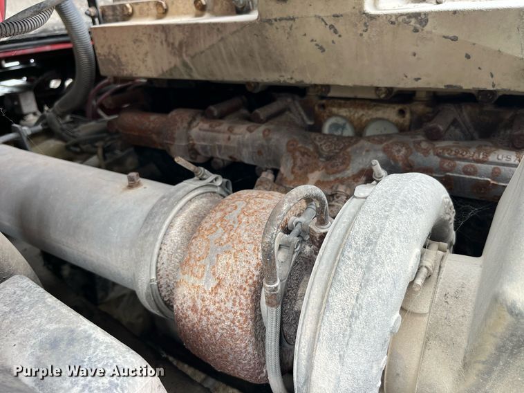 image for item DP2059 2000 Volvo VNL  semi truck