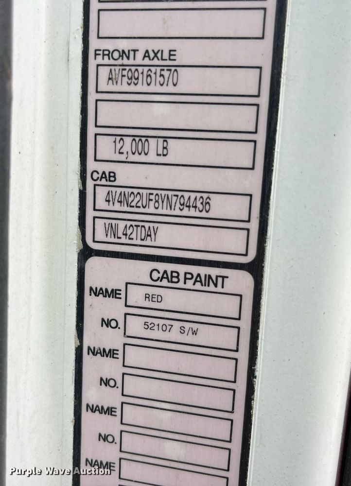 image for item DP2059 2000 Volvo VNL  semi truck