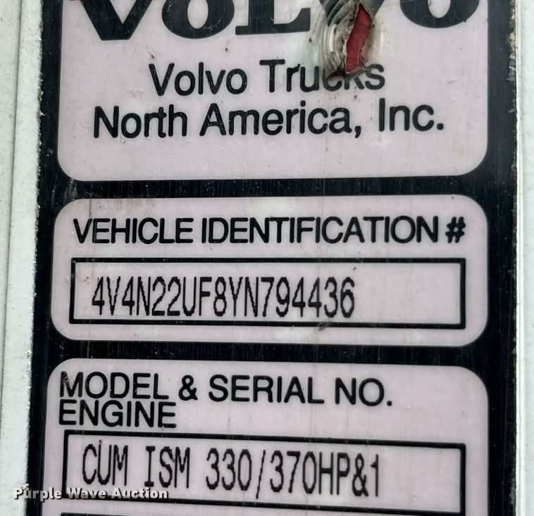 image for item DP2059 2000 Volvo VNL  semi truck