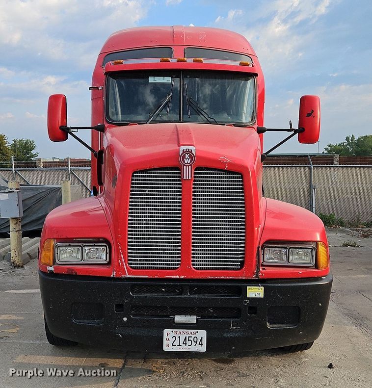 image for item DP2411 2007 Kenworth T600  semi truck