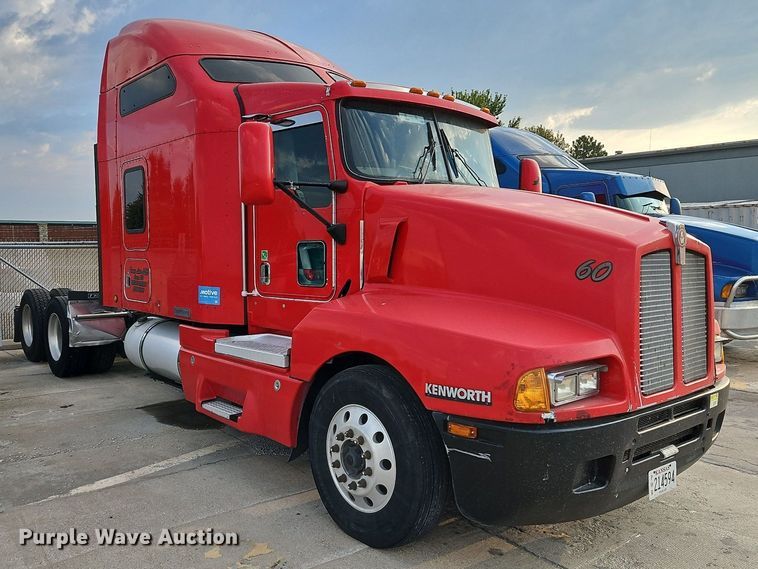 image for item DP2411 2007 Kenworth T600  semi truck