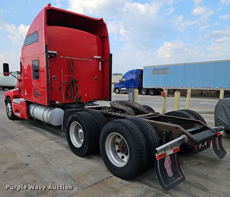 image for item DP2411 2007 Kenworth T600  semi truck