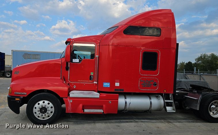 image for item DP2411 2007 Kenworth T600  semi truck