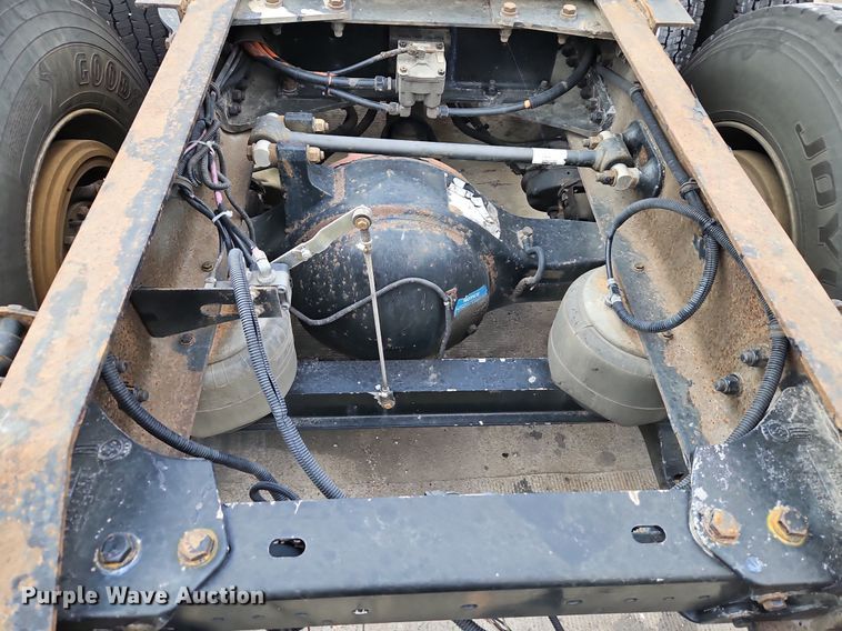 image for item DP2411 2007 Kenworth T600  semi truck