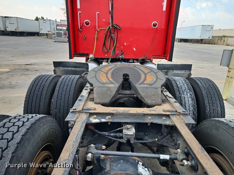 image for item DP2411 2007 Kenworth T600  semi truck