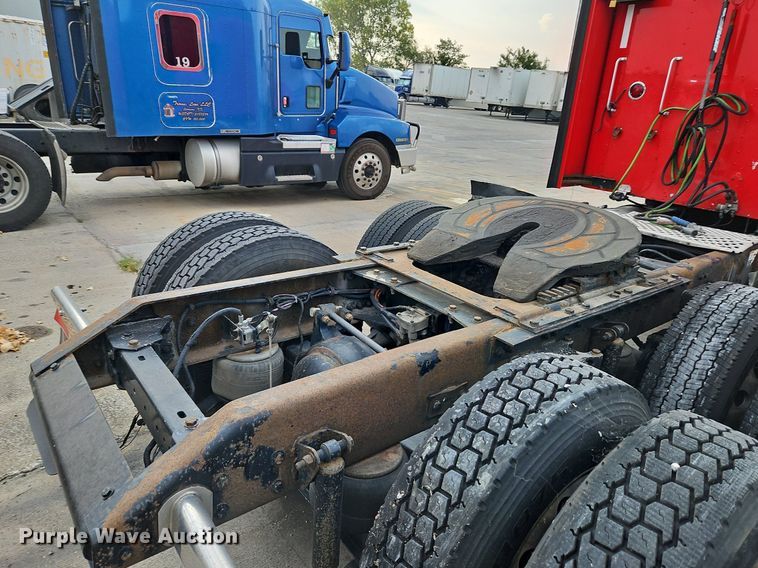 image for item DP2411 2007 Kenworth T600  semi truck