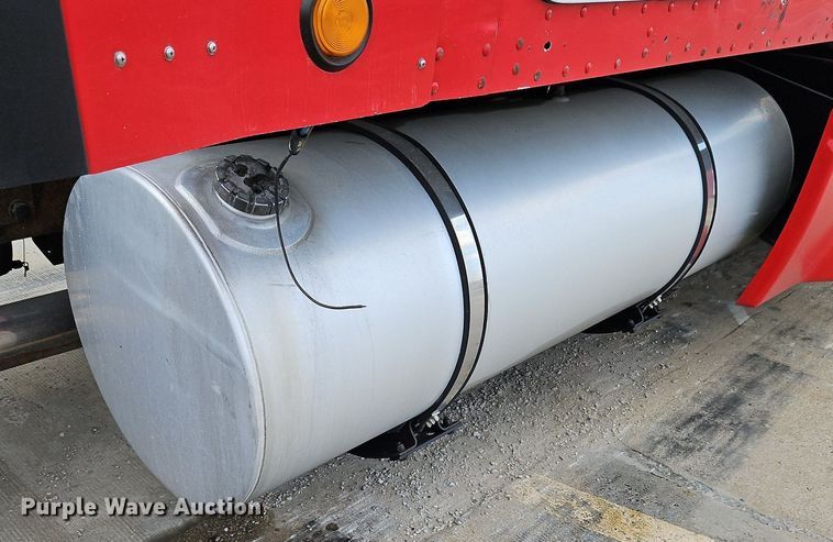 image for item DP2411 2007 Kenworth T600  semi truck