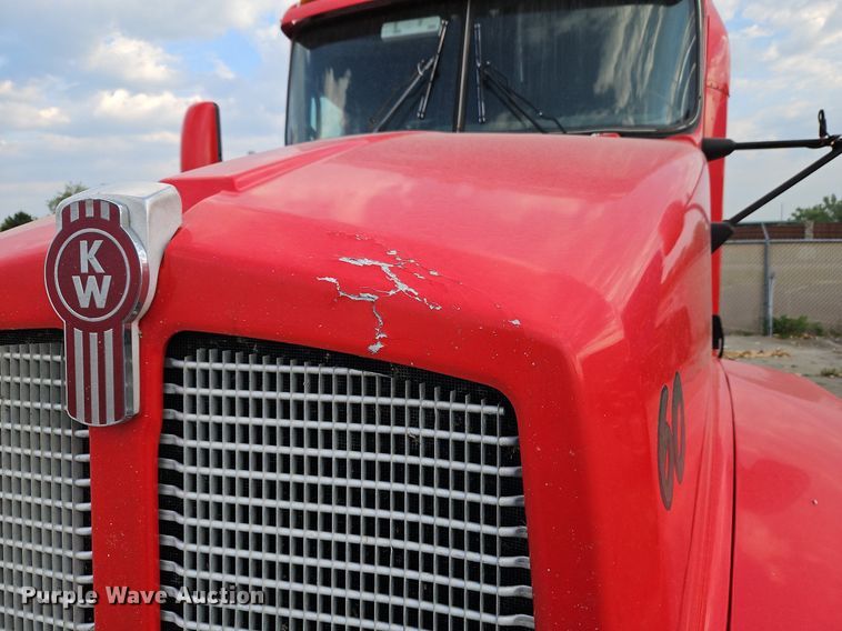 image for item DP2411 2007 Kenworth T600  semi truck